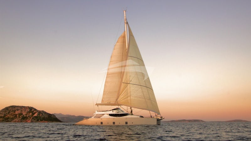 Yacht Charter HUTIANE