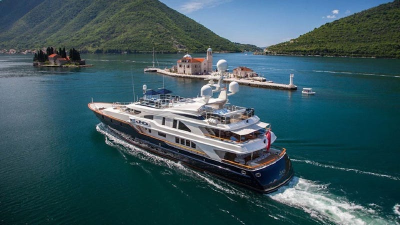 Yacht Charter JO I