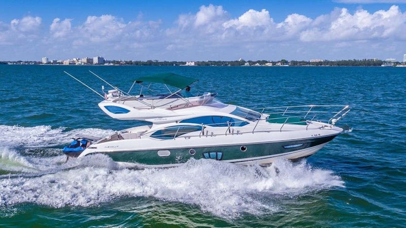 Yacht Charter TINA