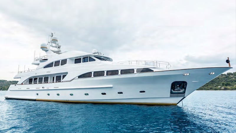 Yacht Charter PIDA