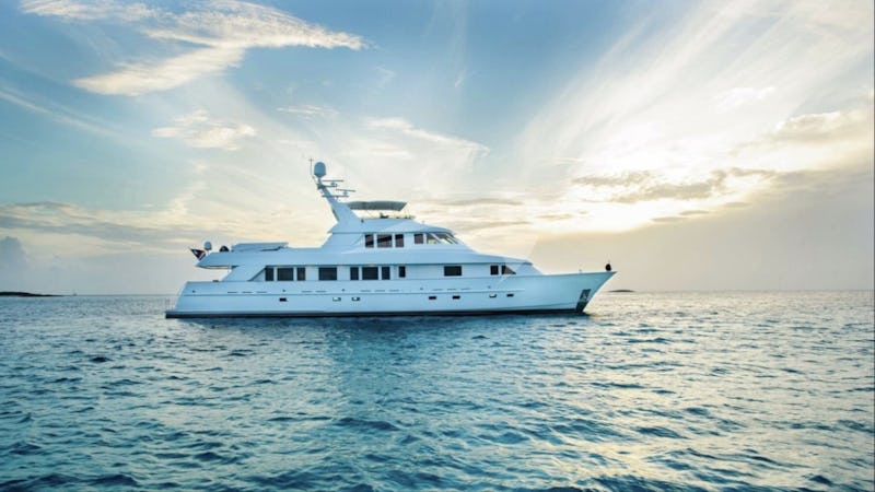 Yacht Charter WONDERLAND