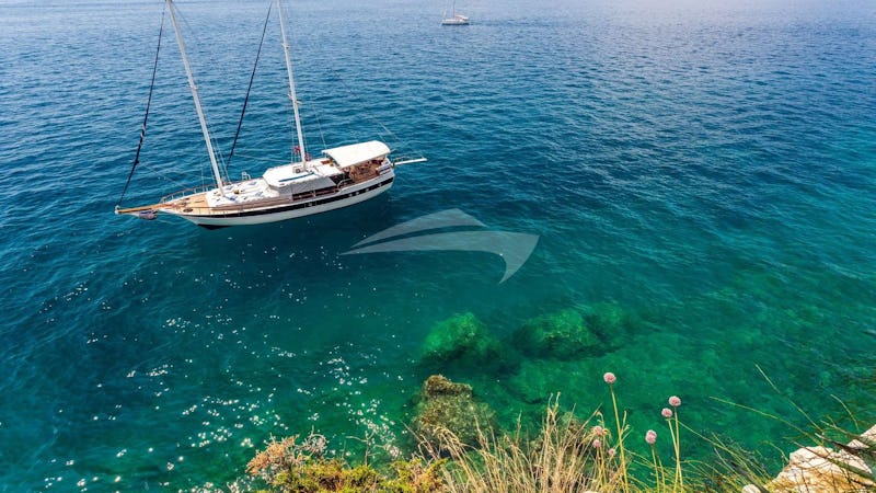 Yacht Charter SAN
