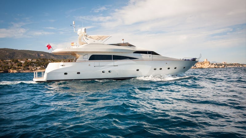 Yacht Charter WHITE FANG