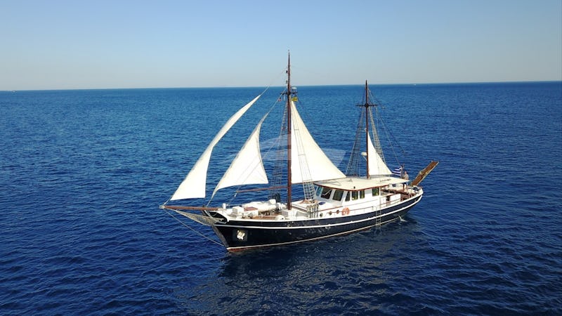 Yacht Charter JOANNA K