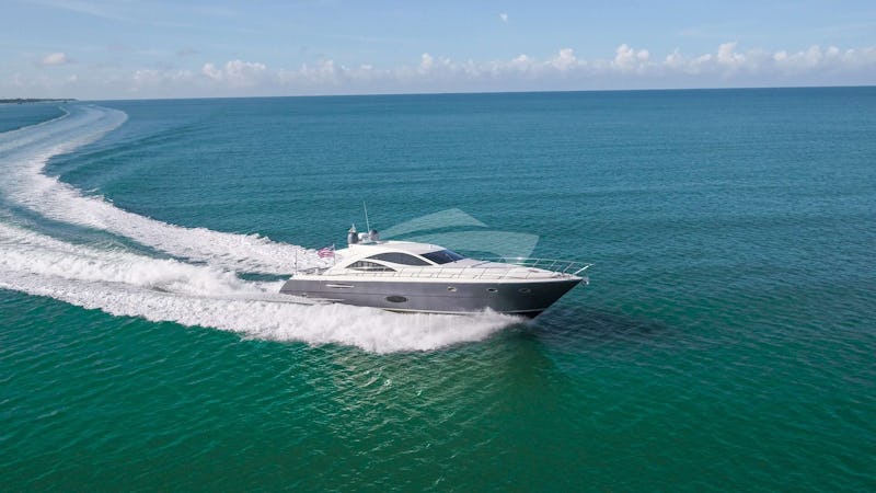 Yacht Charter SHOWBOAT