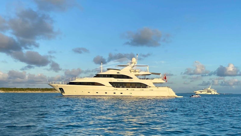 Yacht Charter PAPAITO