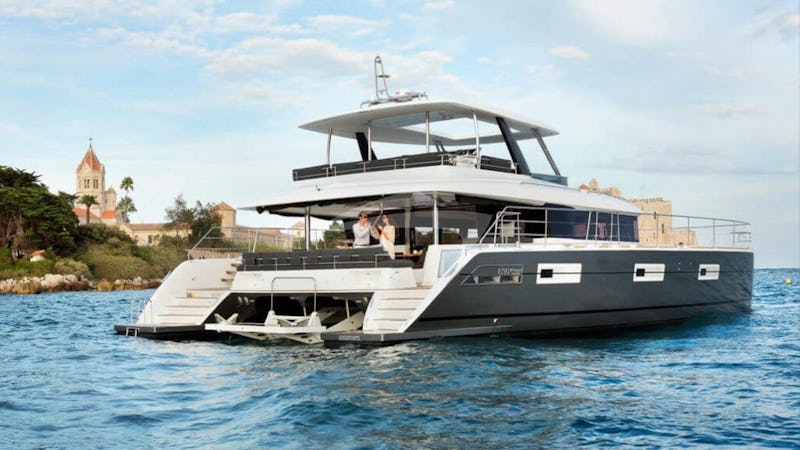 Yacht Charter GALUX ONE