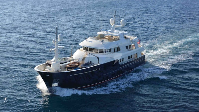 Yacht Charter SAFIRA