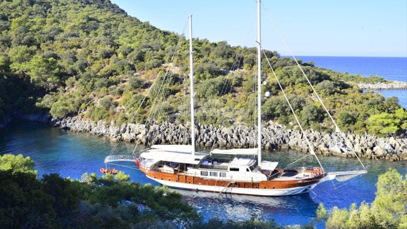 Yacht Charter BERRAK SU