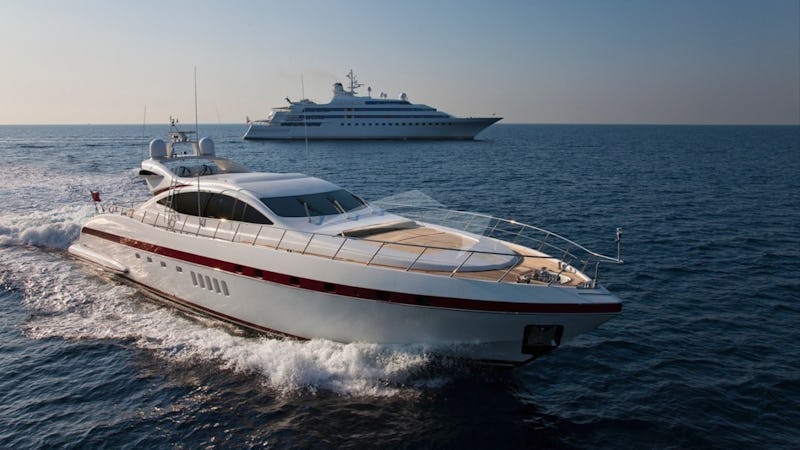 Yacht Charter LITTLE ZOE
