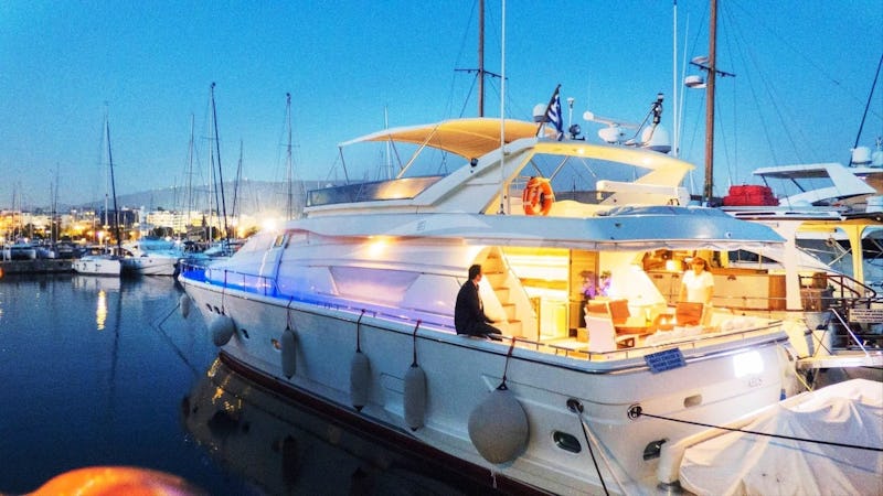 Yacht Charter AVRA