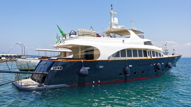 Yacht Charter BUGIA