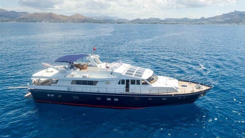 Yacht Charter ENIGMA BLUE