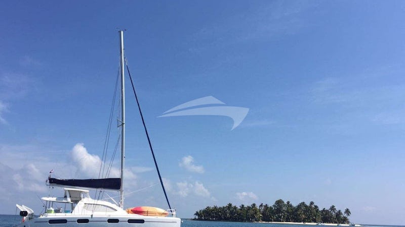 Yacht Charter LUNA SEA