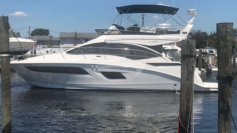 Yacht Charter BLUE ME AWAY