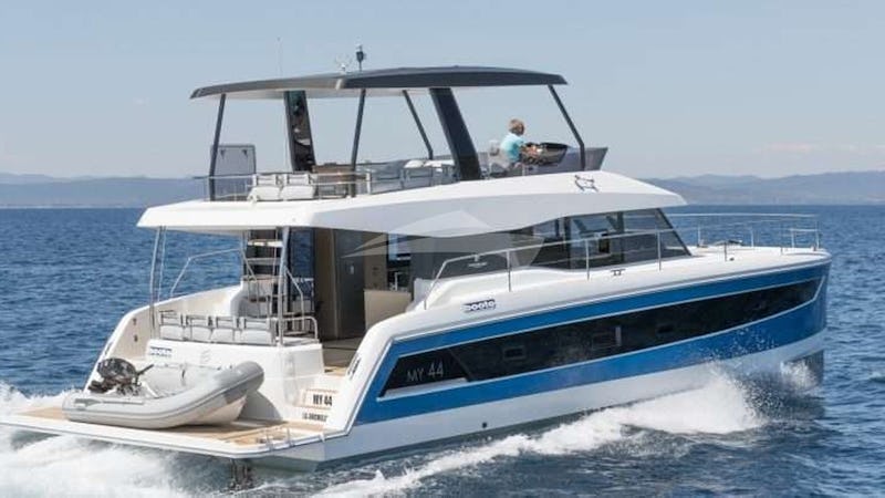 Yacht Charter HONDO