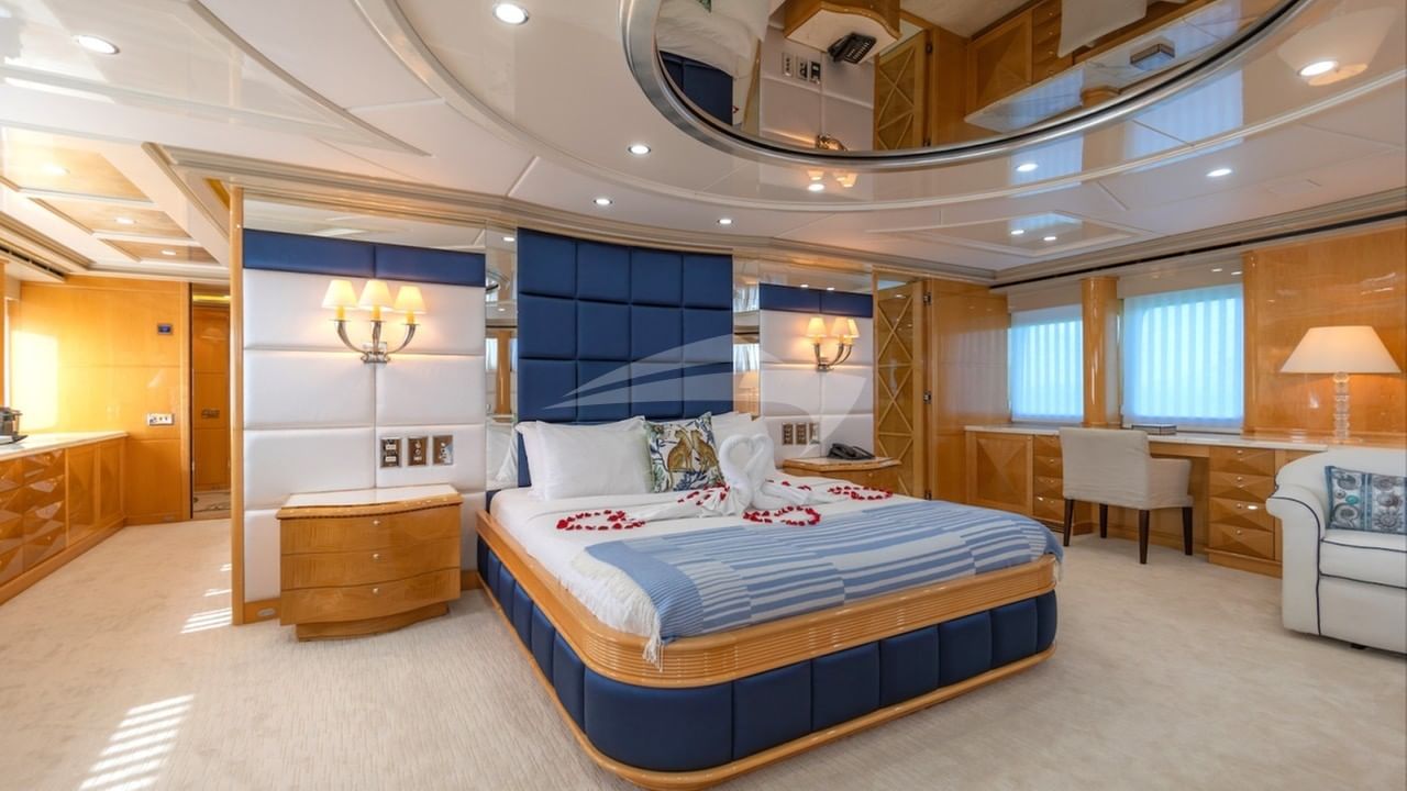 Full beam master stateroom