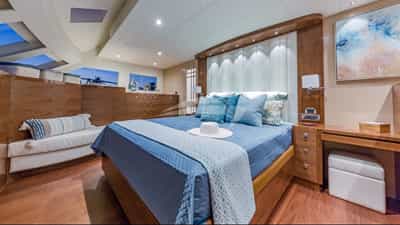 Master main deck king suite