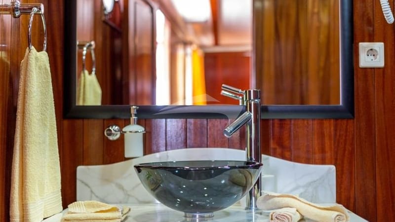 Guest Cabin Bathroom
