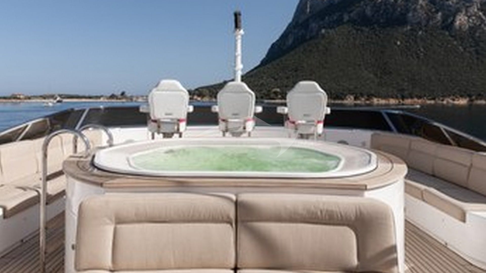 Deck Jacuzzi