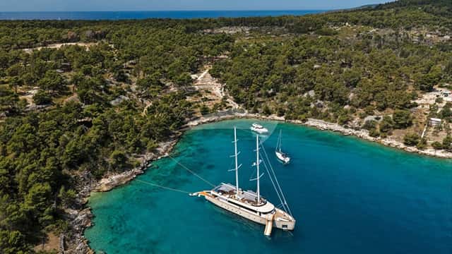 MAXITA yacht charter photo 5