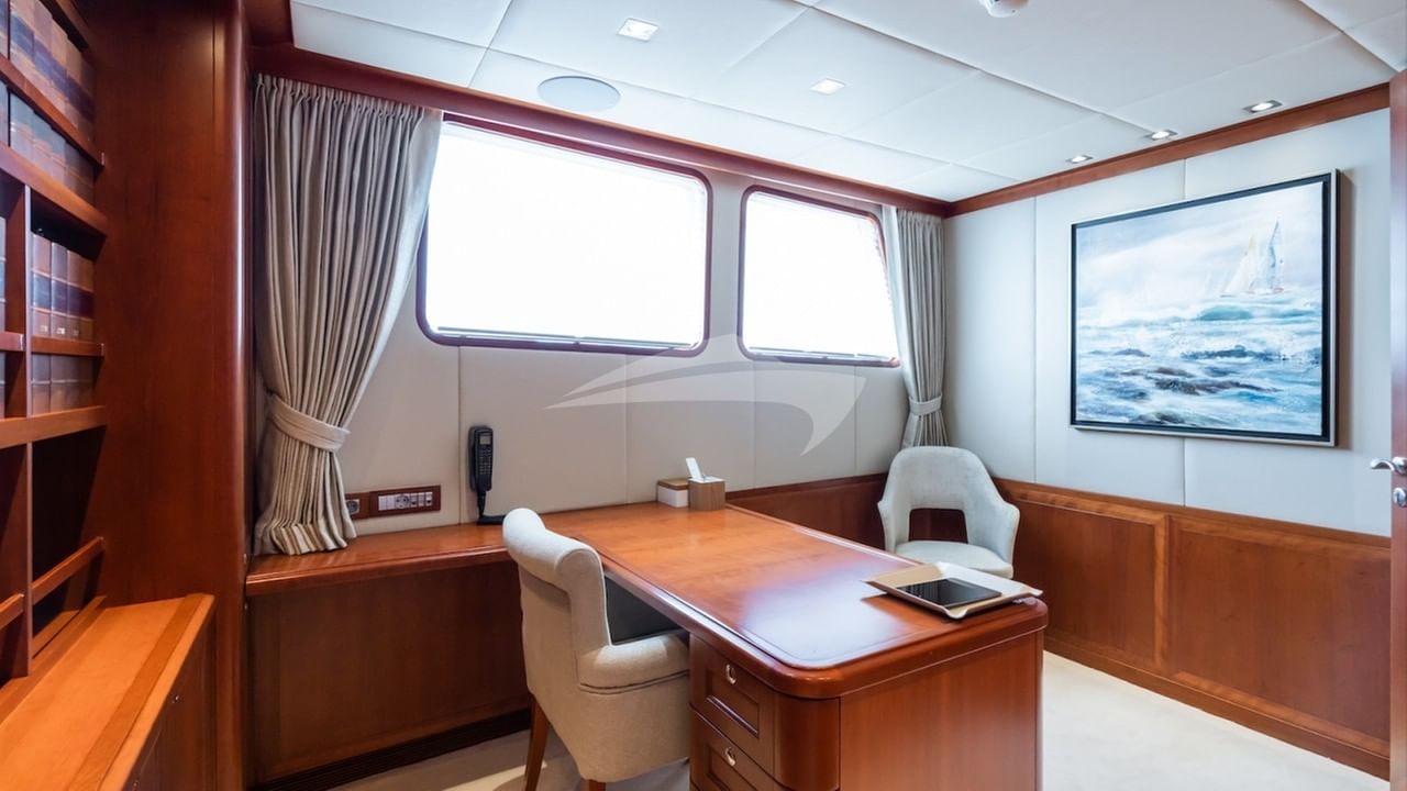 Master stateroom office