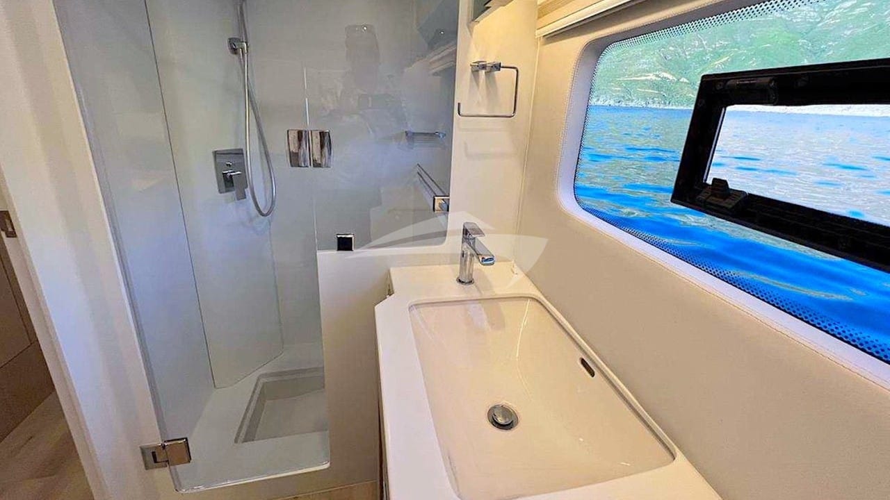 Guest head and shower