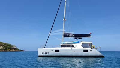 ALIZÉ anchored out