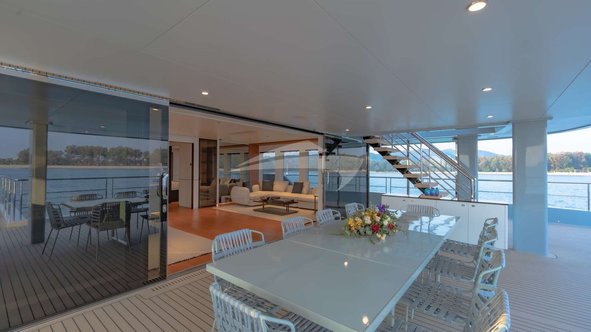 Upper Deck Alfresco Dining