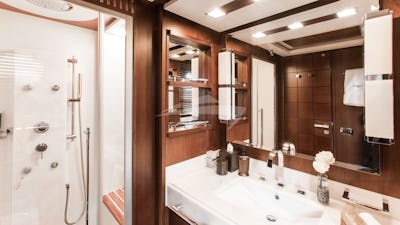 Guest Cabin En suite w/ Jet Shower