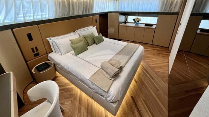 EM3 27m motor yacht charter, photo 3