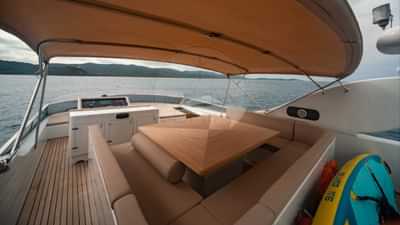 Deck Seating and Cockpit