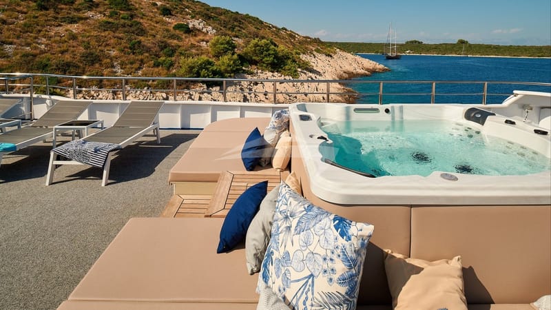 Deck Jacuzzi