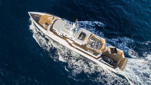 S7 yacht charter photo 3