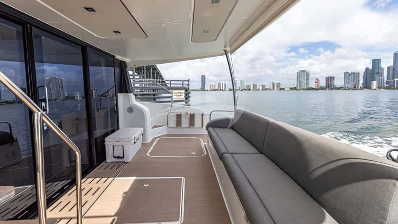 HAPPY PLACE 13m motor yacht charter, photo 10