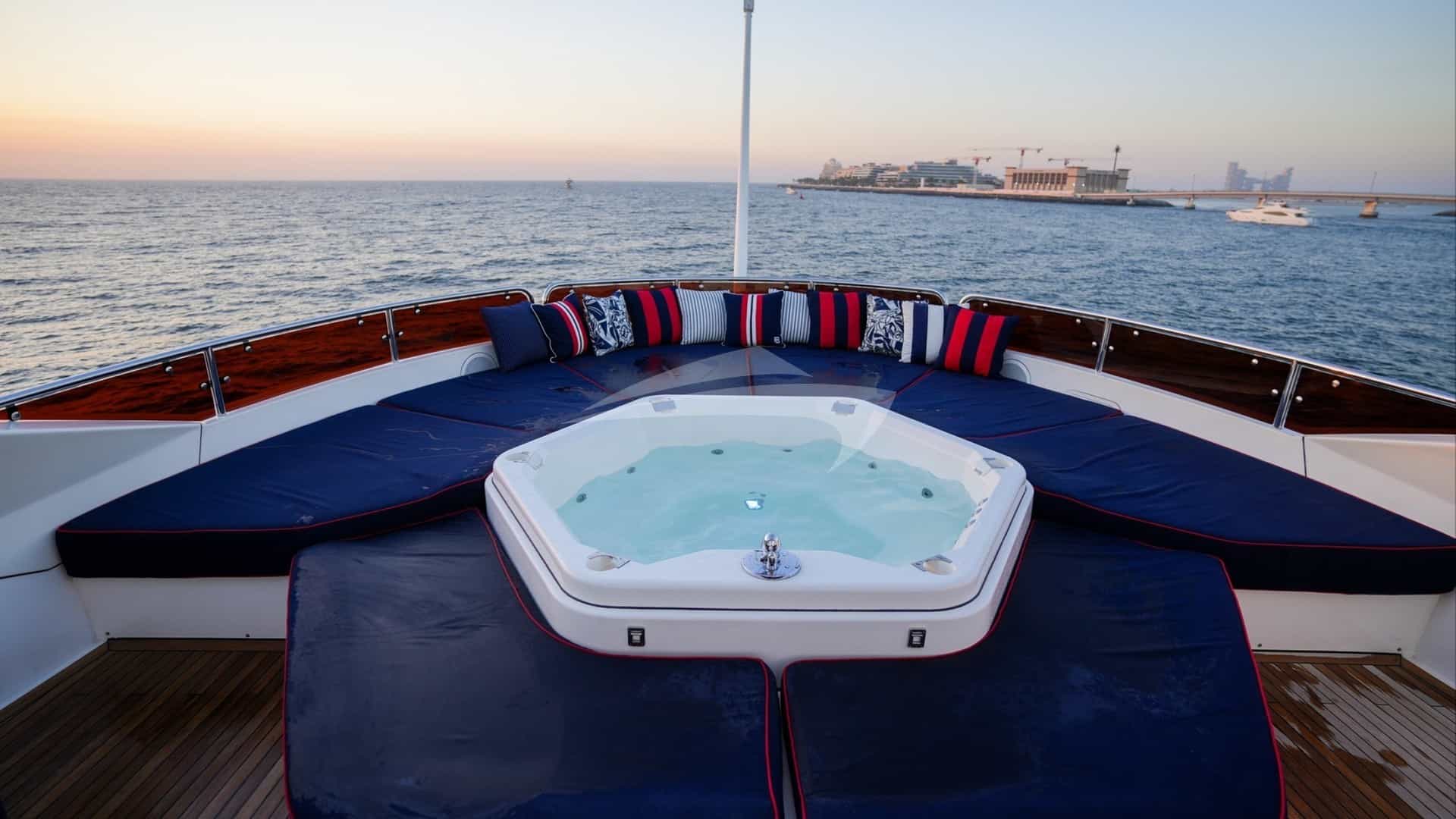Deck Jacuzzi