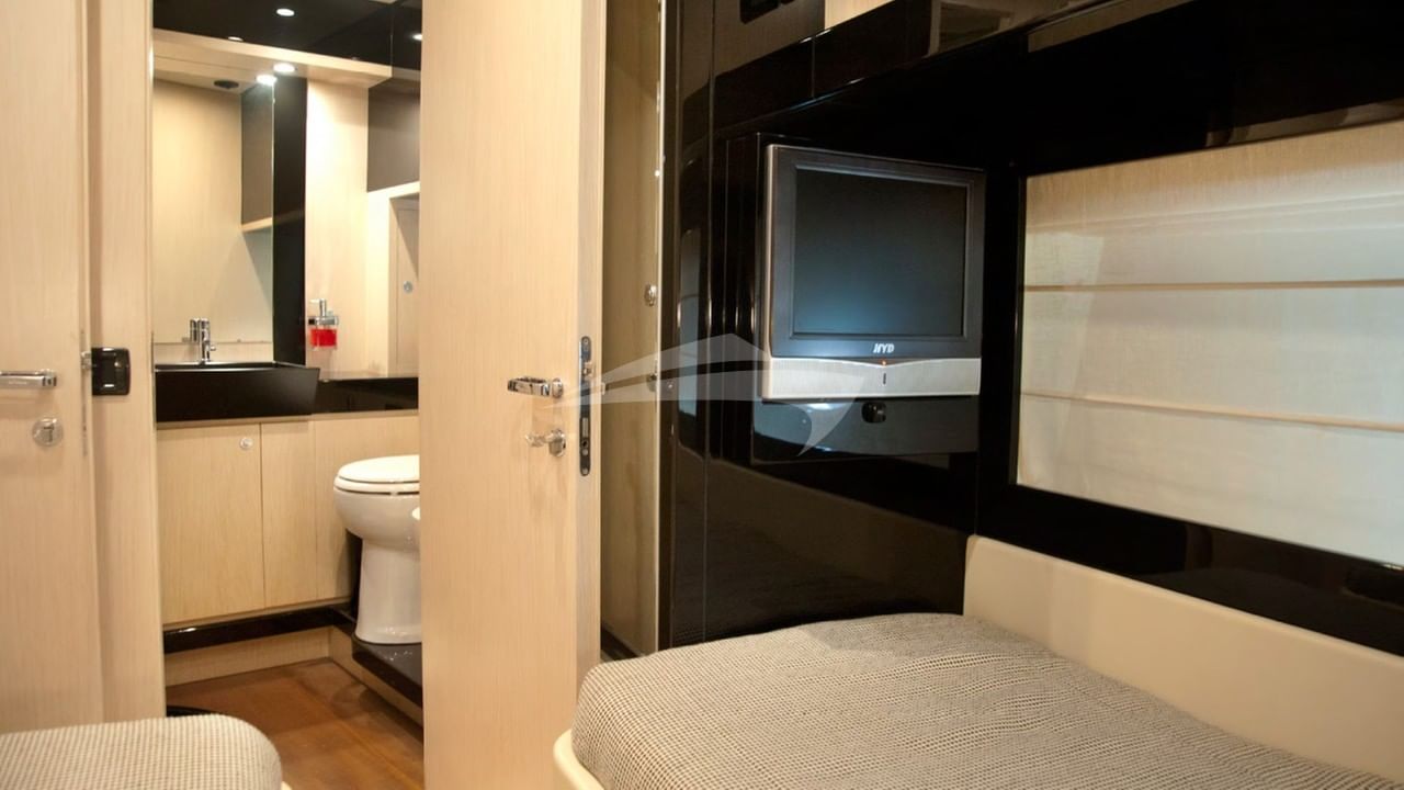 Twin Cabin with Bathroom