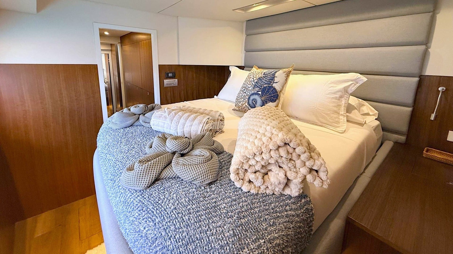 Forward starboard guest queen suite