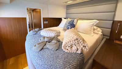 Forward starboard guest queen suite