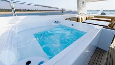 Jacuzzi Flybridge