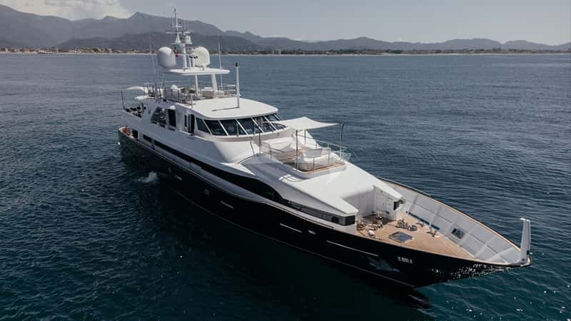 LADY IN BLUE 41m motor yacht charter