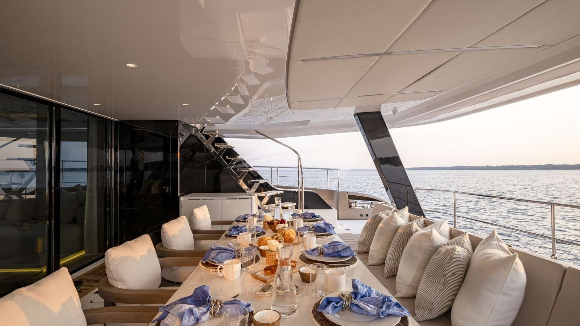 Aft deck dining