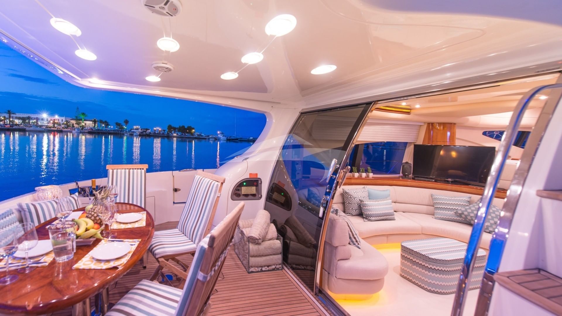 Aft Deck Dining and Saloon