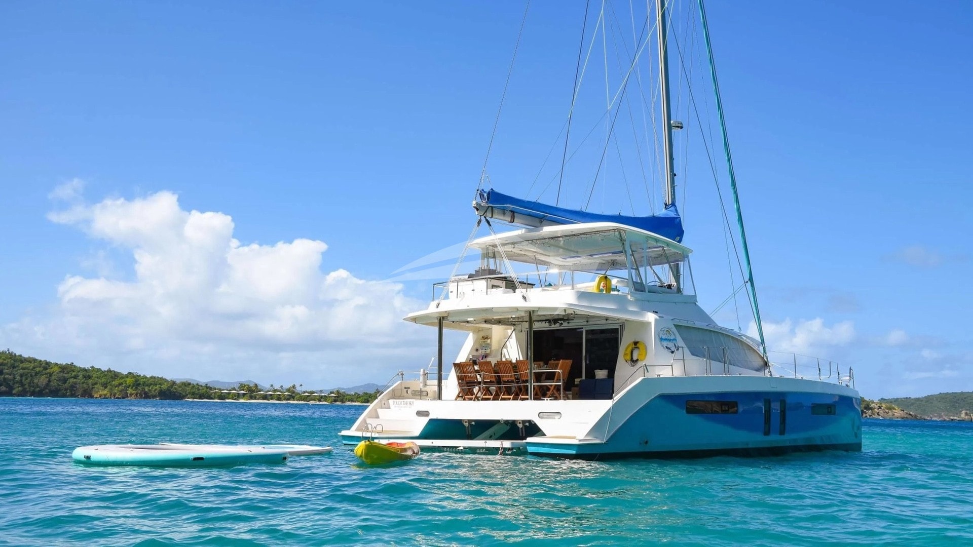 Sunlounge island deployed aft