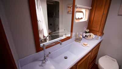 Aft Master Bath