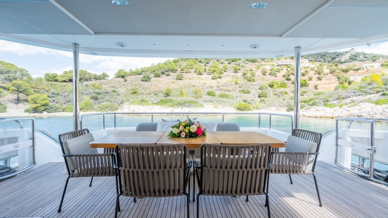 Main deck shaded dining