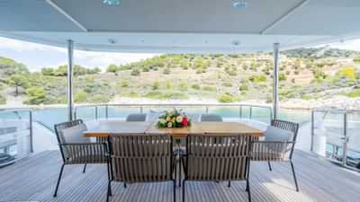 Main deck shaded dining