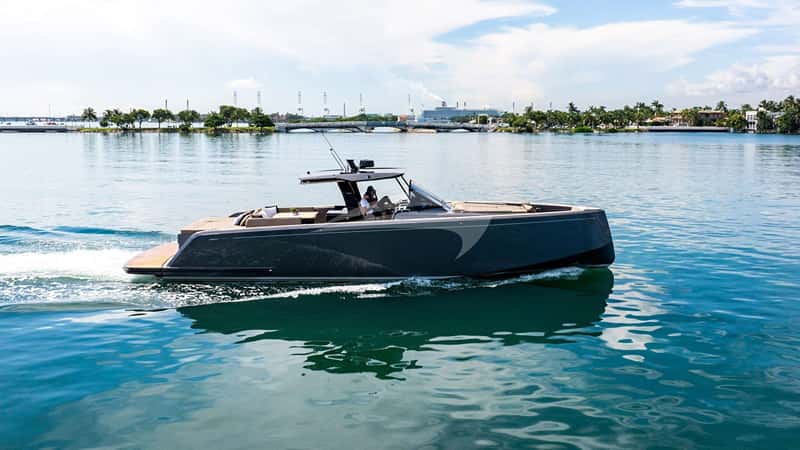 FULL POP 15m motor yacht charter