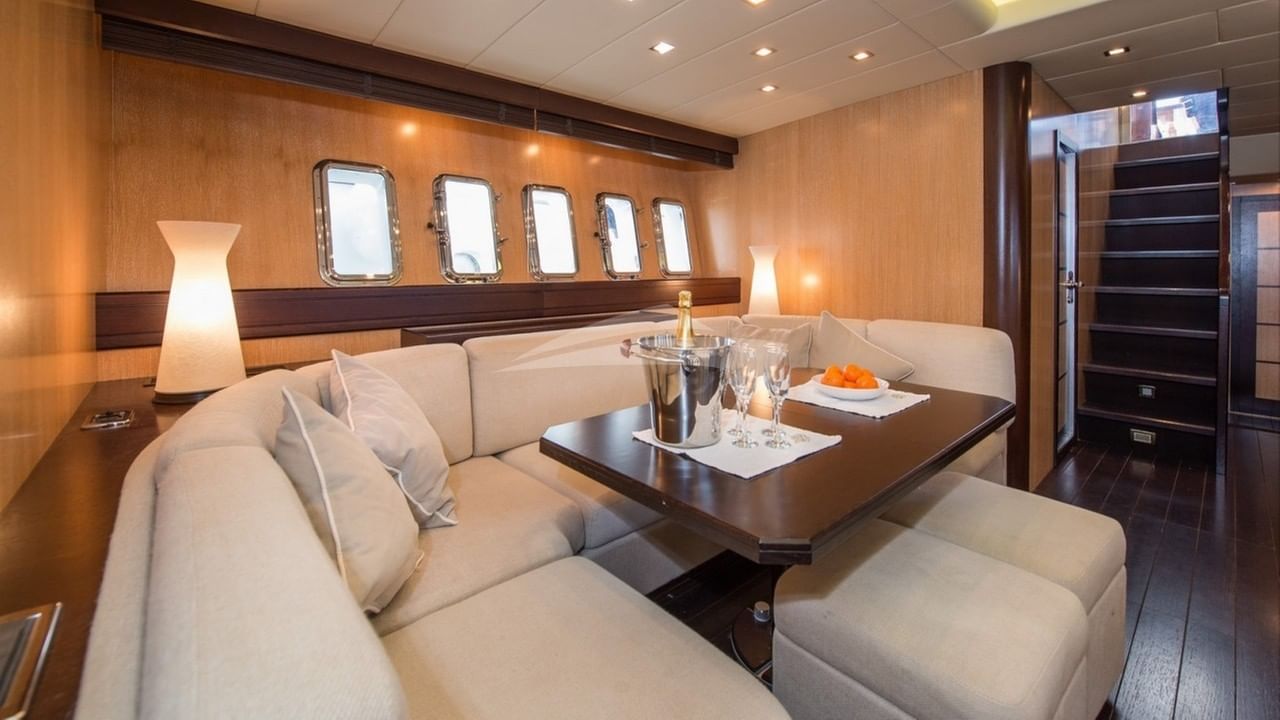 Main saloon and formal dining