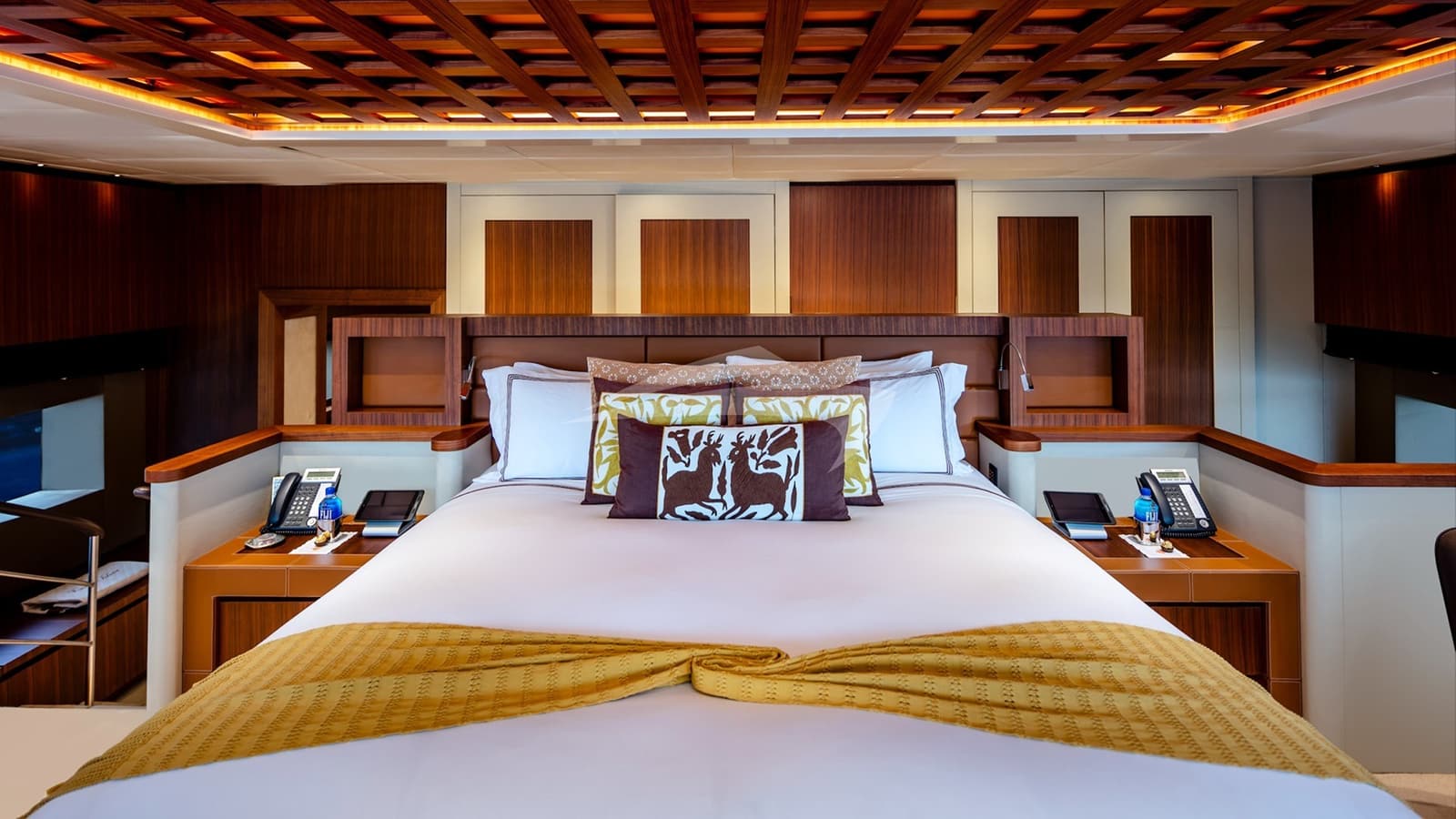 CHAMPAGNE SEAS, photo from the yacht portfolio 6